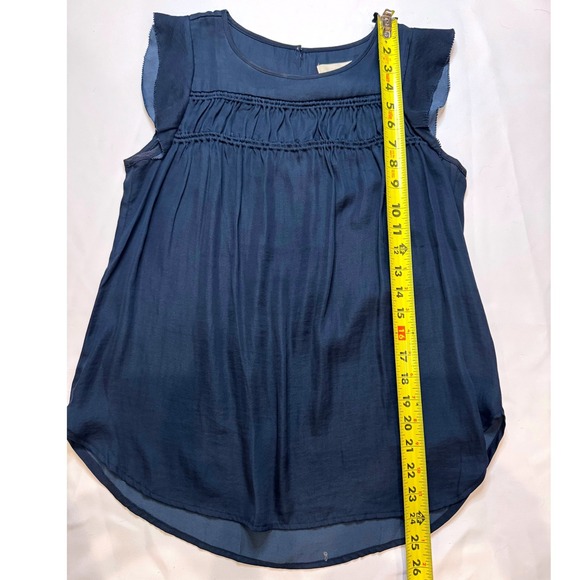 LOFT Blouse Women XS Navy Blue Excellent Flutter Sleeve Pleated Boho Top - Picture 3 of 7